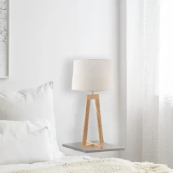 Sacha LT bordlampe i stof og træ