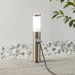 Sokkellampe i stål Chorus med stikkontakt, 50 cm