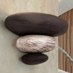 Stenimitation: den beige-brune væglampe LITICA