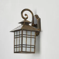 Traditionel Ilka udendørs væglampe som lygte