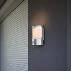 Udendørs væglampe Cerno, bevægelsessensor, stål