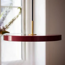 UMAGE Asteria medium LED-hængelampe, messing, rød