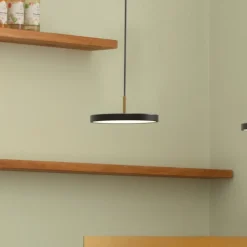 UMAGE Asteria MicroV2 hængelampe, kan dæmpes, sort