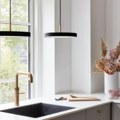 UMAGE Asteria mini hængelampe, messing, sort