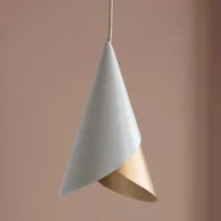 UMAGE Cornet hængelampe, hvid, messing