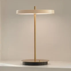 UMAGE LED-bordlampe Asteria Move perlehvid/messing 31cm