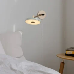 UMAGE LED-væglampe Asteria Long, lysegrøn, 42 cm, stik