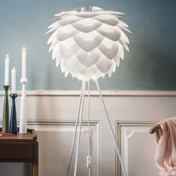 UMAGE Silvia medium gulvlampe, tre ben, hvid
