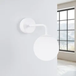 Væglampe Astral, hvid, udspring 22 cm, stål/glas