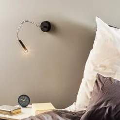 Væglampe Flexa med fleksibel arm, sort