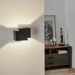 Væglampe Frost i kantet form, sort