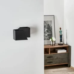 Væglampe Frost i kantet form, sort