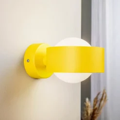 Væglampe Mado i stål, gul, 1 lyskilde