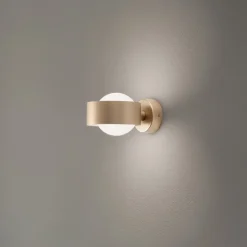 Væglampe Mado, opalglas/messing, 1 lyskilde