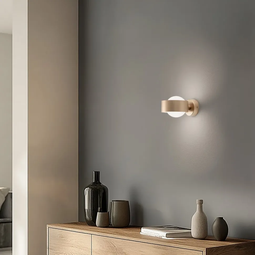 Væglampe Mado, opalglas/messing, 1 lyskilde