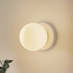 Væglampe Minerva K1, hvid, Ø 15 cm, glas/metal