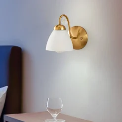 Væglampe Miranda med glasskærm, messing