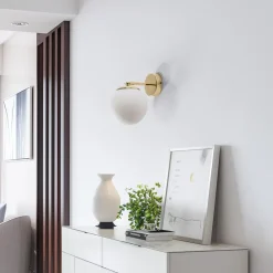 Væglampe Sala med kugleglas, 1 lyskilde