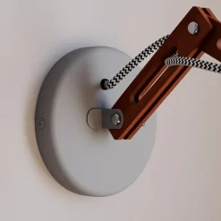 Væglampe Skansen, træarm justerbar, grå