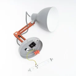 Væglampe Skansen, træarm justerbar, grå