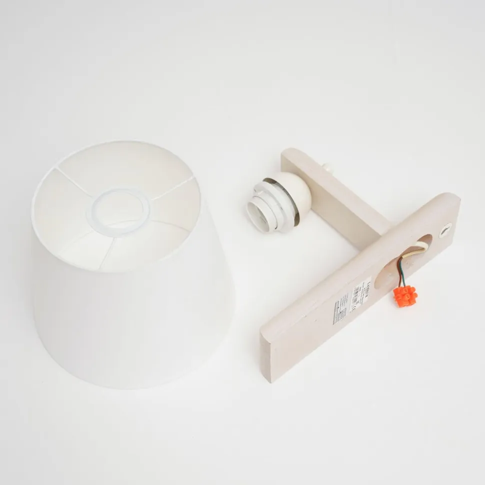 Væglampe Sweden med træstel, antik hvid