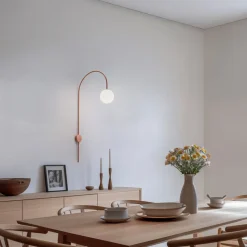 Væglampe Una, metal, glas, koralrød