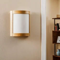 Væglampe Zanna i træ, højde 34 cm, lys eg