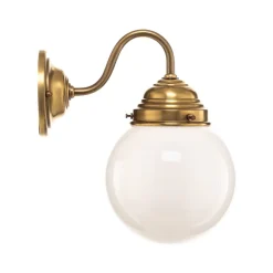 Væglampen Larry af messing