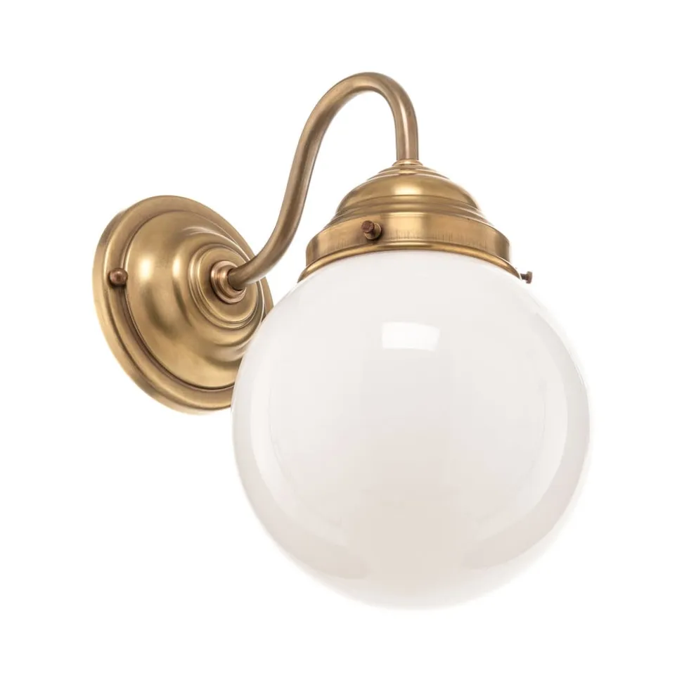 Væglampen Larry af messing