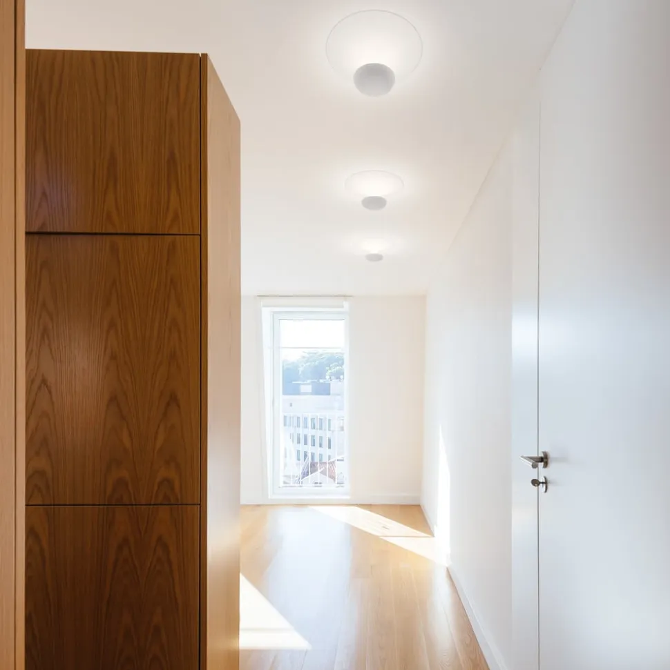 Vibia LED-loftslampe Funnel, hvid, aluminium, Ø 35 cm, 2.700K