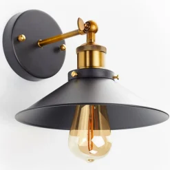 Viktor - en væglampe med et industrielt design