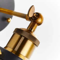 Viktor - en væglampe med et industrielt design