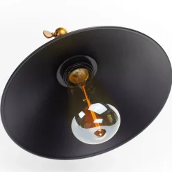 Viktor - en væglampe med et industrielt design