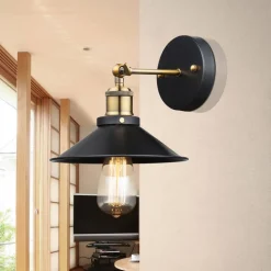 Viktor - en væglampe med et industrielt design