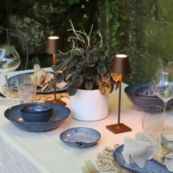 Zafferano LED-batteridrevet bordlampe Poldina micro, rustbrun, IP65